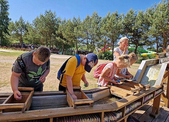 Grafika 28: Czerwcowa wycieczka kl. IIIB do Łeby