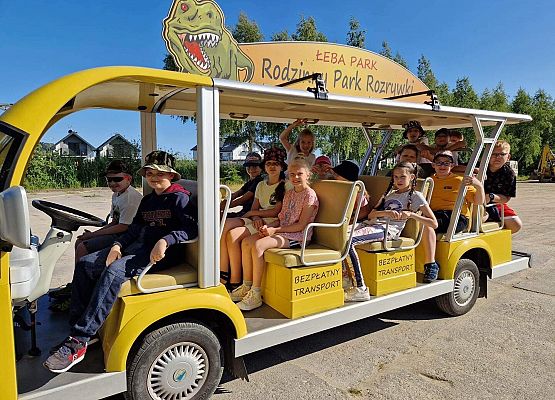 Grafika 32: Czerwcowa wycieczka kl. IIIB do Łeby