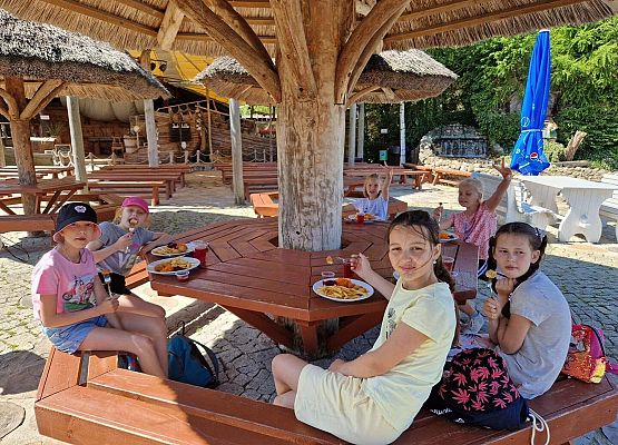 Grafika 59: Czerwcowa wycieczka kl. IIIB do Łeby