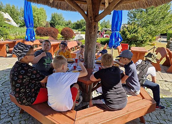 Grafika 85: Czerwcowa wycieczka kl. IIIB do Łeby