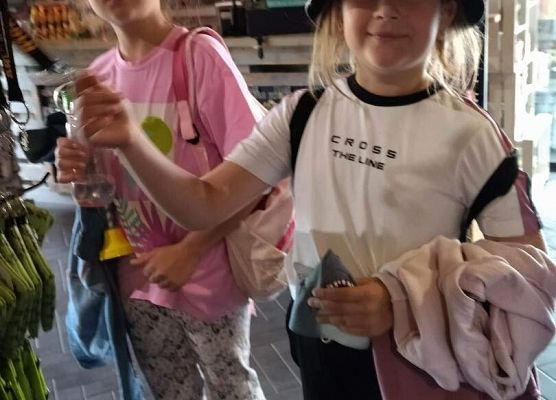 Grafika 4: Wycieczka klas drugich do Parku Ewolucji w Sławotówku