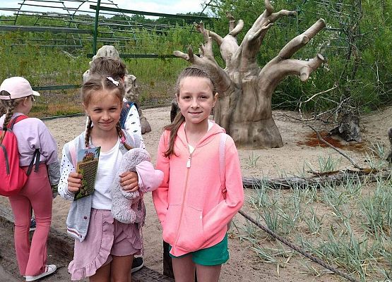 Grafika 19: Wycieczka klas drugich do Parku Ewolucji w Sławotówku