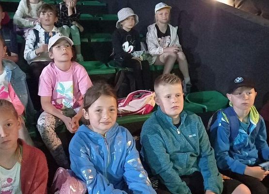 Grafika 26: Wycieczka klas drugich do Parku Ewolucji w Sławotówku