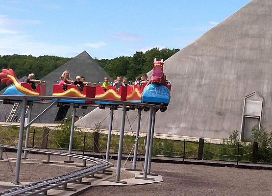 Grafika 48: Wycieczka klas drugich do Parku Ewolucji w Sławotówku