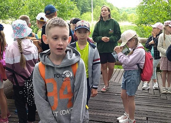 Grafika 55: Wycieczka klas drugich do Parku Ewolucji w Sławotówku