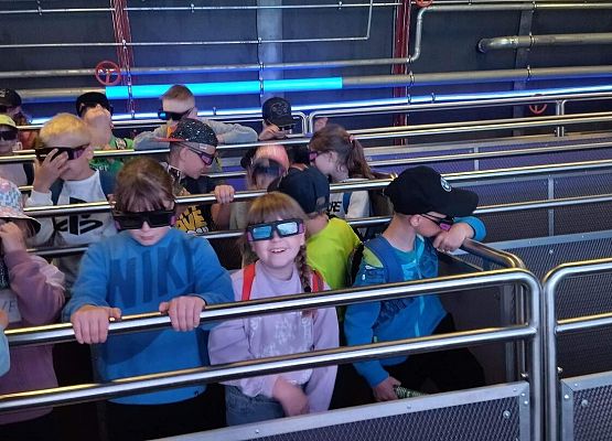 Grafika 58: Wycieczka klas drugich do Parku Ewolucji w Sławotówku