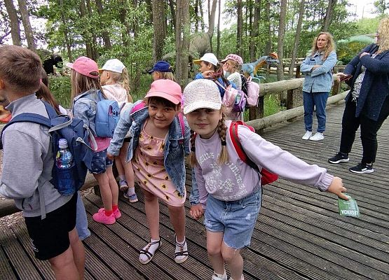 Grafika 69: Wycieczka klas drugich do Parku Ewolucji w Sławotówku