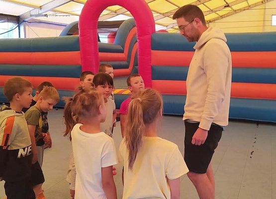 Grafika 6: Pierwszaki w Funlandii - Dmuchanym Parku Rozrywki w Łebie