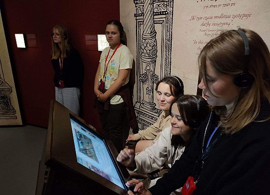 Grafika 20: Forum "Dialogu" zorganizowało wycieczkę do Warszawy dla uczniów z kl. VI i VII SP Wicko