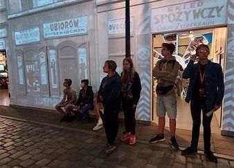 Grafika 6: Wyjazd kl. VIIa i VIa oraz grupy uczniów z Ukrainy do Warszawy – realizacja II edycji projektu „Razem odkrywamy żydowską historię i kulturę”