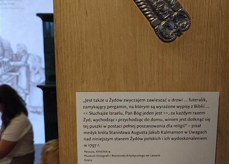 Grafika 18: Wyjazd kl. VIIa i VIa oraz grupy uczniów z Ukrainy do Warszawy – realizacja II edycji projektu „Razem odkrywamy żydowską historię i kulturę”