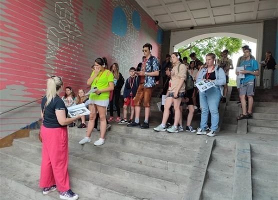 Grafika 20: Wyjazd kl. VIIa i VIa oraz grupy uczniów z Ukrainy do Warszawy – realizacja II edycji projektu „Razem odkrywamy żydowską historię i kulturę”