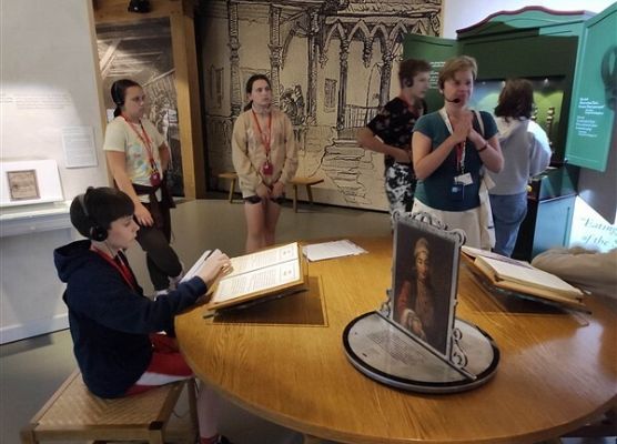 Grafika 38: Wyjazd kl. VIIa i VIa oraz grupy uczniów z Ukrainy do Warszawy – realizacja II edycji projektu „Razem odkrywamy żydowską historię i kulturę”