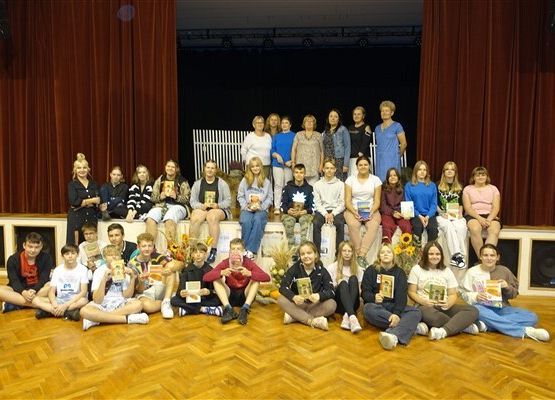 Grafika 24: Nasi uczniowie wzięli udział  w Narodowym Czytaniu "Nad Niemnem" Elizy Orzeszkowej