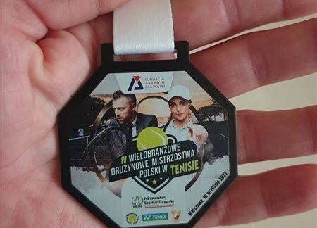 Grafika 5: Tenisiści z Wicka zaprezentowali swoje umiejętności w ogólnopolskich rozgrywkach na kortach „Warszawianki”