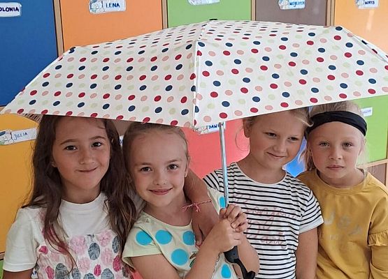 Grafika 10: Międzynarodowy Dzień Kropki w szkole w Wicku