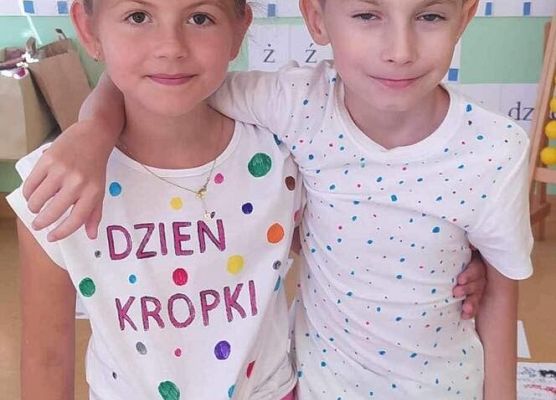 Grafika 12: Międzynarodowy Dzień Kropki w szkole w Wicku