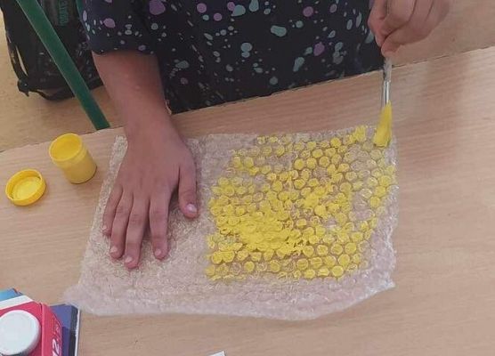 Grafika 16: Międzynarodowy Dzień Kropki w szkole w Wicku