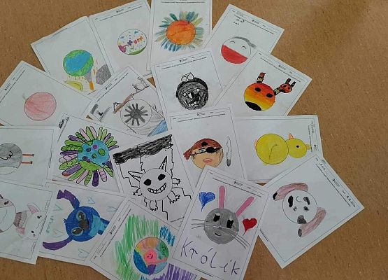 Grafika 30: Międzynarodowy Dzień Kropki w szkole w Wicku