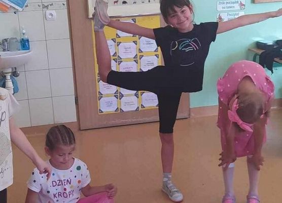 Grafika 39: Międzynarodowy Dzień Kropki w szkole w Wicku