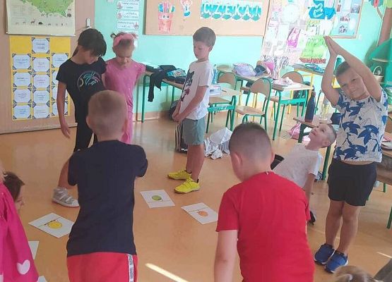 Grafika 43: Międzynarodowy Dzień Kropki w szkole w Wicku