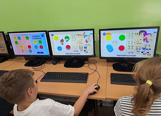 Grafika 44: Międzynarodowy Dzień Kropki w szkole w Wicku