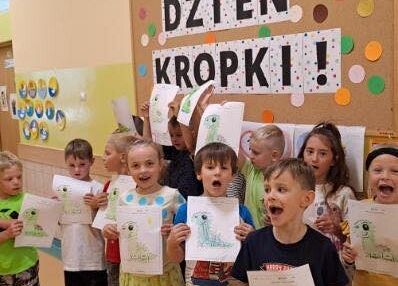 Grafika 56: Międzynarodowy Dzień Kropki w szkole w Wicku