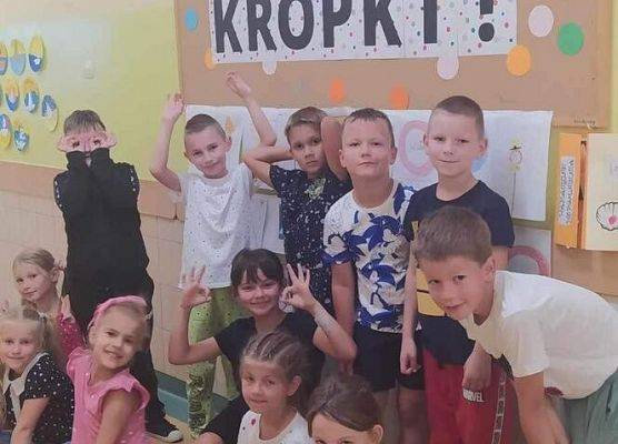 Grafika 36: Fotorelacja z obchodów Międzynarodowego Dnia Kropki w szkole w Wicku