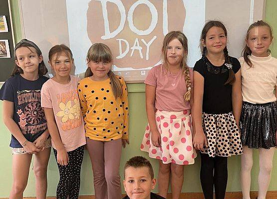 Grafika 41: Fotorelacja z obchodów Międzynarodowego Dnia Kropki w szkole w Wicku