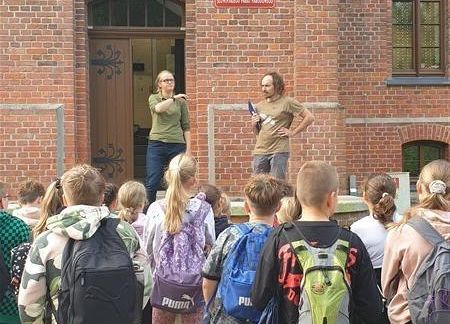 Grafika 4: Klasy piąte uczestniczyły w zajęciach przyrodniczych w Słowińskim Parku Narodowym w Czołpinie