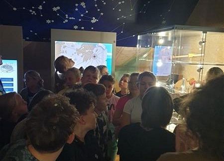 Grafika 8: Klasy piąte uczestniczyły w zajęciach przyrodniczych w Słowińskim Parku Narodowym w Czołpinie