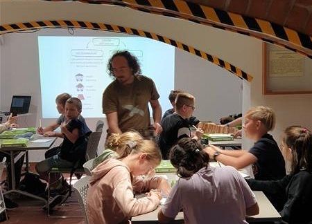 Grafika 12: Klasy piąte uczestniczyły w zajęciach przyrodniczych w Słowińskim Parku Narodowym w Czołpinie