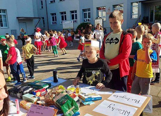 Grafika 34: Fotorelacja z obchodów Europejskiego Dnia Języków w SP Wicko