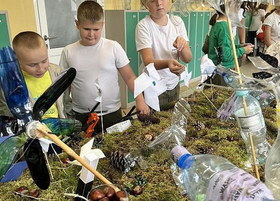 Grafika 12: Uroczyste otwarcie „Ekopracowni” przyrodniczej OZE w SP Wicko