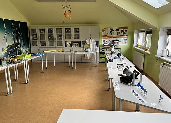 Grafika 22: Uroczyste otwarcie „Ekopracowni” przyrodniczej OZE w SP Wicko