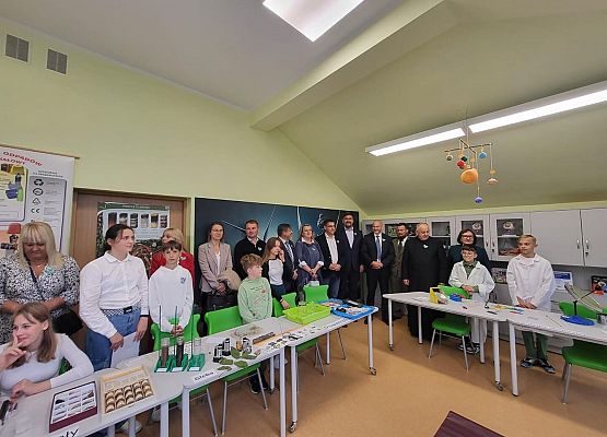 Grafika 23: Uroczyste otwarcie „Ekopracowni” przyrodniczej OZE w SP Wicko