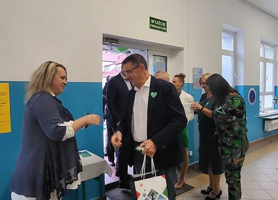 Grafika 28: Uroczyste otwarcie „Ekopracowni” przyrodniczej OZE w SP Wicko