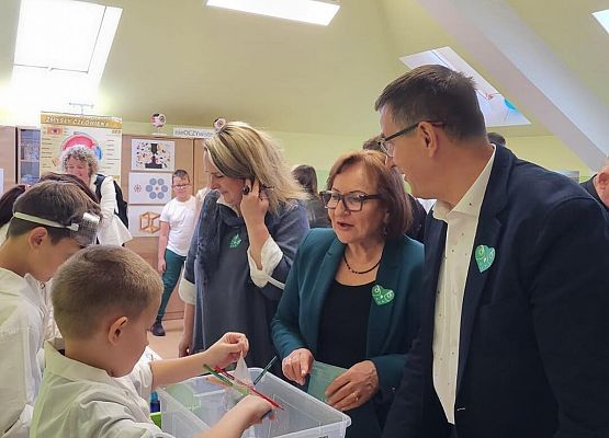 Grafika 31: Uroczyste otwarcie „Ekopracowni” przyrodniczej OZE w SP Wicko