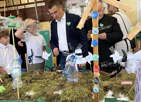 Grafika 36: Uroczyste otwarcie „Ekopracowni” przyrodniczej OZE w SP Wicko