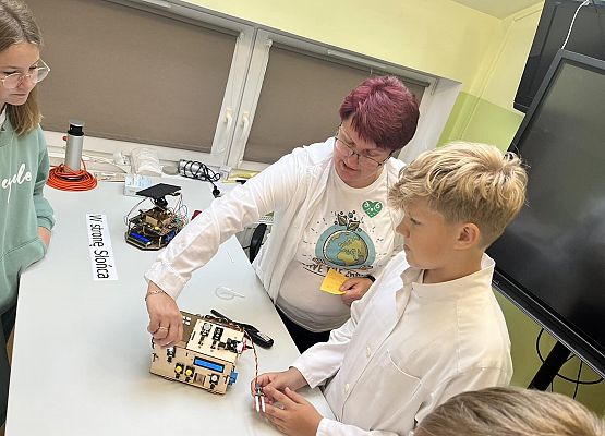 Grafika 38: Uroczyste otwarcie „Ekopracowni” przyrodniczej OZE w SP Wicko