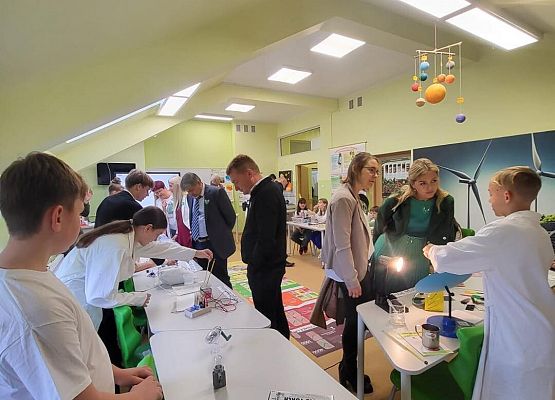 Grafika 45: Uroczyste otwarcie „Ekopracowni” przyrodniczej OZE w SP Wicko