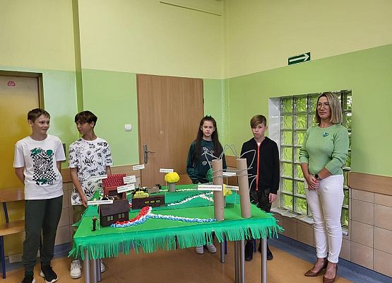 Grafika 64: Uroczyste otwarcie „Ekopracowni” przyrodniczej OZE w SP Wicko