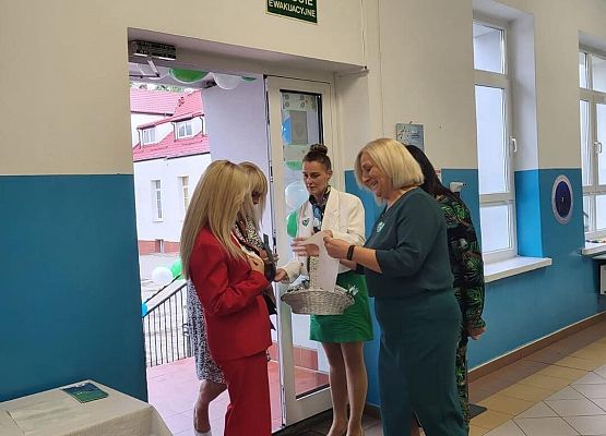 Grafika 72: Uroczyste otwarcie „Ekopracowni” przyrodniczej OZE w SP Wicko