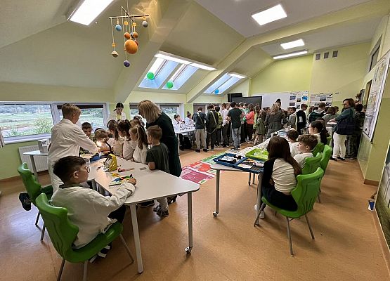 Grafika 79: Uroczyste otwarcie „Ekopracowni” przyrodniczej OZE w SP Wicko