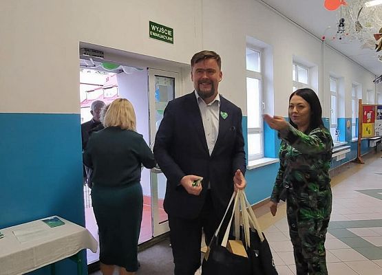 Grafika 81: Uroczyste otwarcie „Ekopracowni” przyrodniczej OZE w SP Wicko