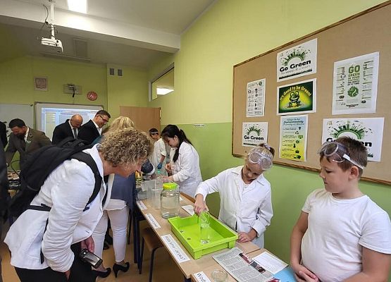 Grafika 83: Uroczyste otwarcie „Ekopracowni” przyrodniczej OZE w SP Wicko