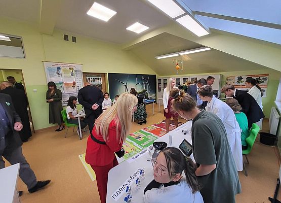 Grafika 87: Uroczyste otwarcie „Ekopracowni” przyrodniczej OZE w SP Wicko