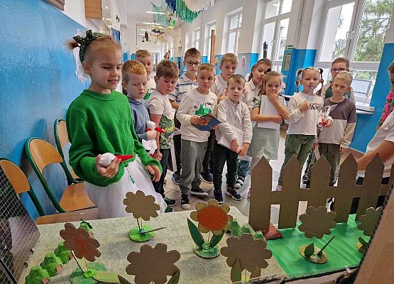 Grafika 100: Uroczyste otwarcie „Ekopracowni” przyrodniczej OZE w SP Wicko