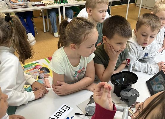 Grafika 102: Uroczyste otwarcie „Ekopracowni” przyrodniczej OZE w SP Wicko