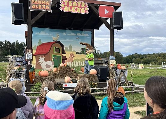 Grafika 3: Piesza wycieczka klas czwartych do Farmy Alexa